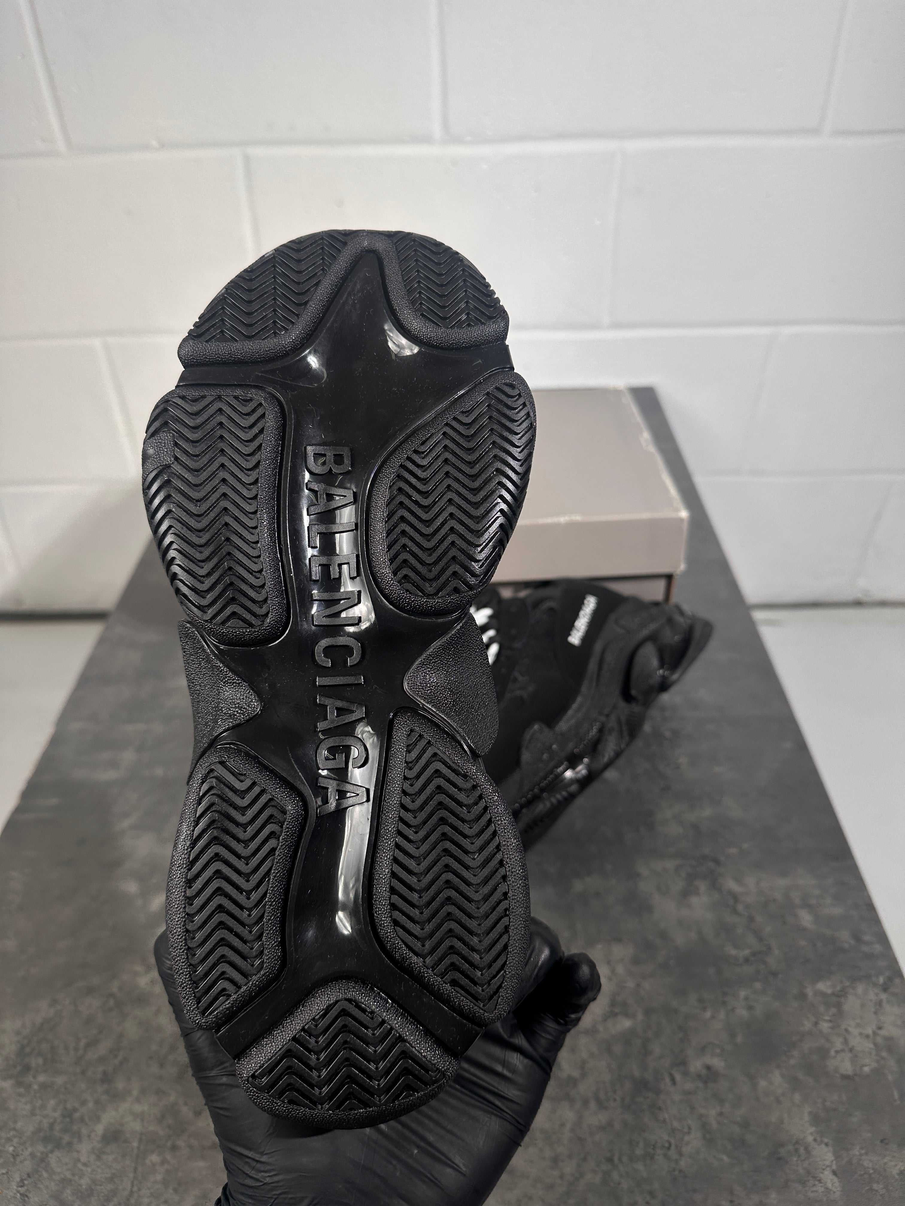 Balenciaga triple sss