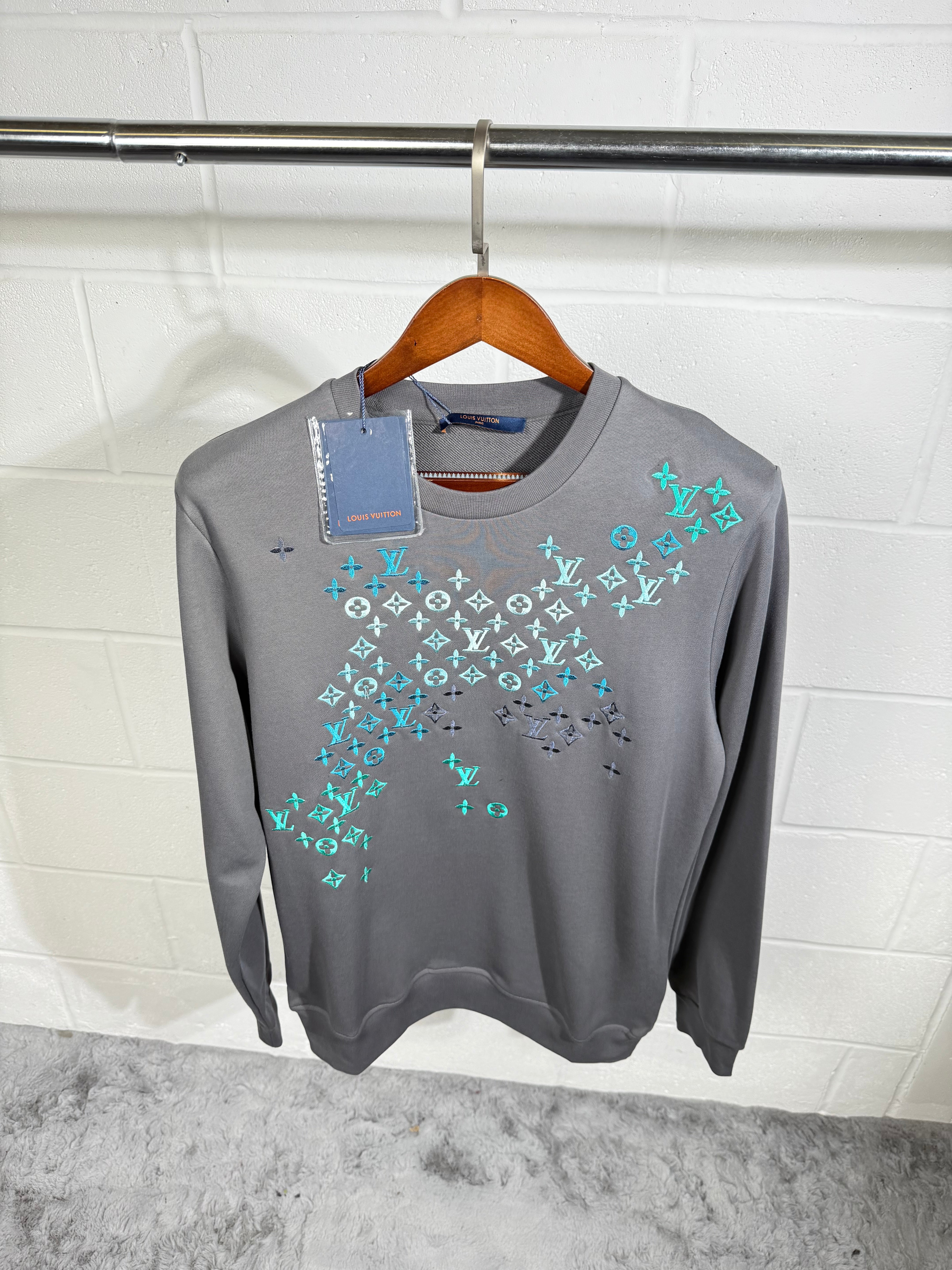 LVE EMBROIDERED SWEATER GREY