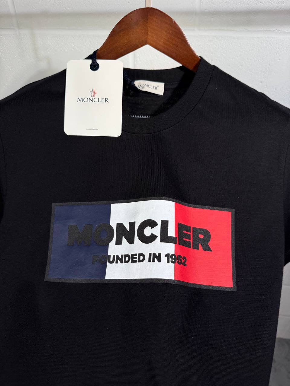 MNCLR FLAG LOGO TEE
