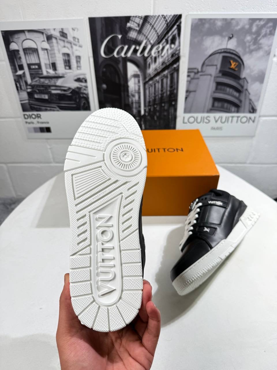 LVE TRAINERS BLACK & WHITE
