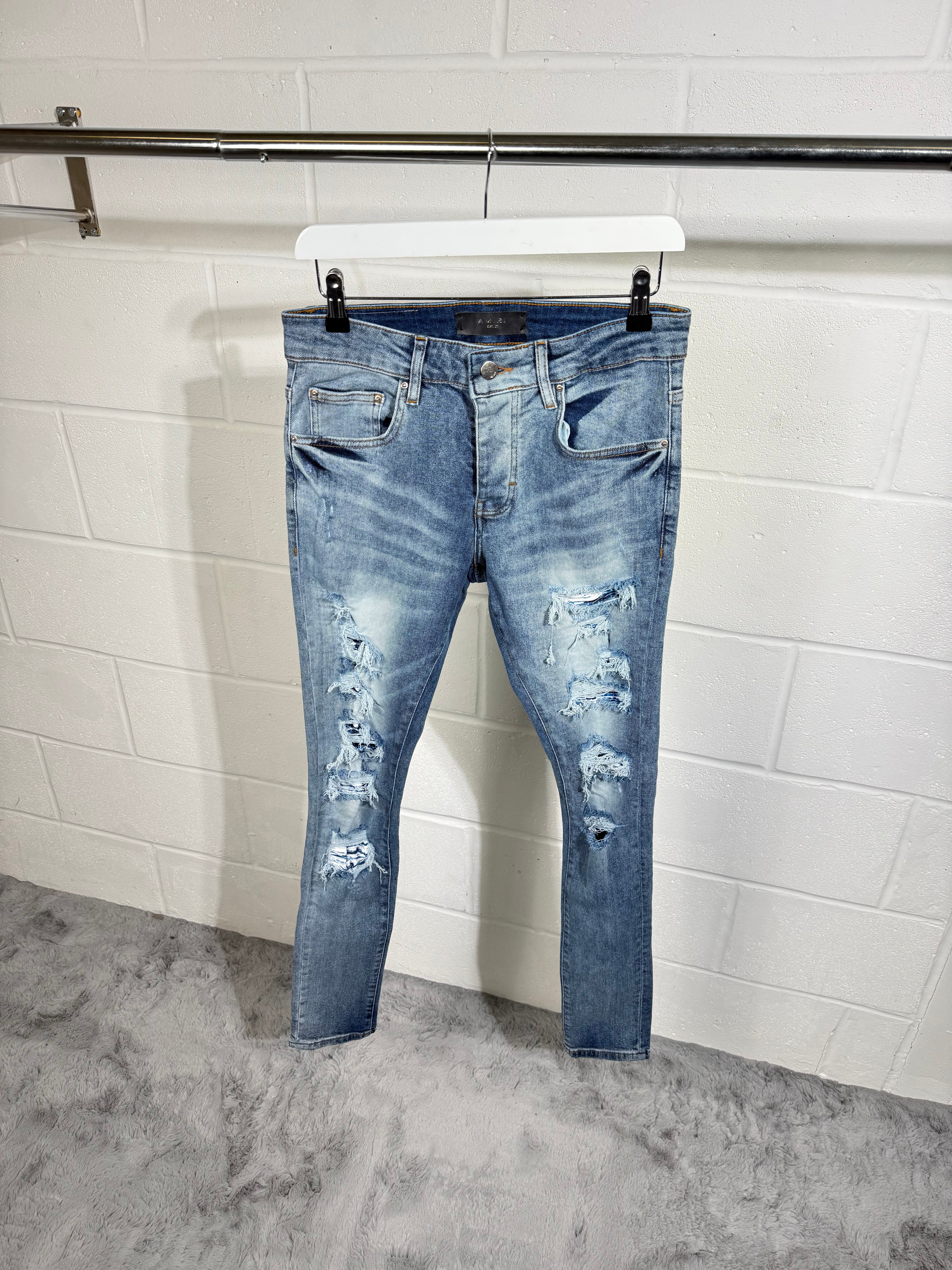 AMIR ripped style jeans