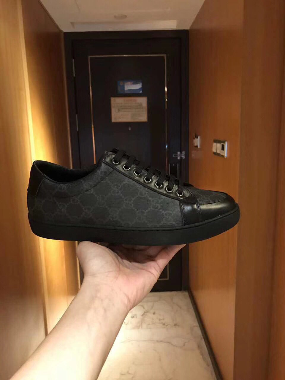 UCCI SNEAKER (pre-order)