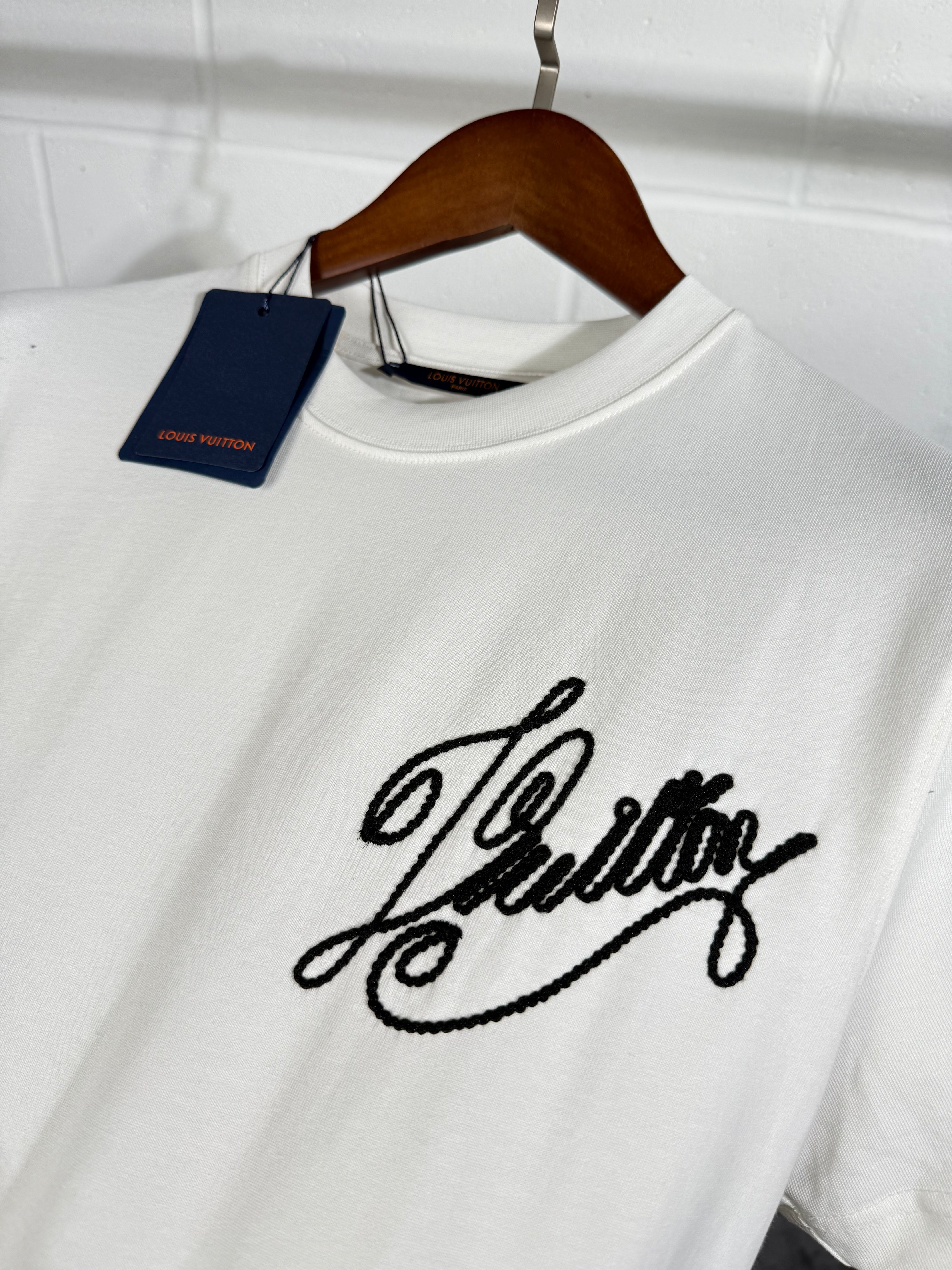 LVE SIGNATURE TEE WHITE