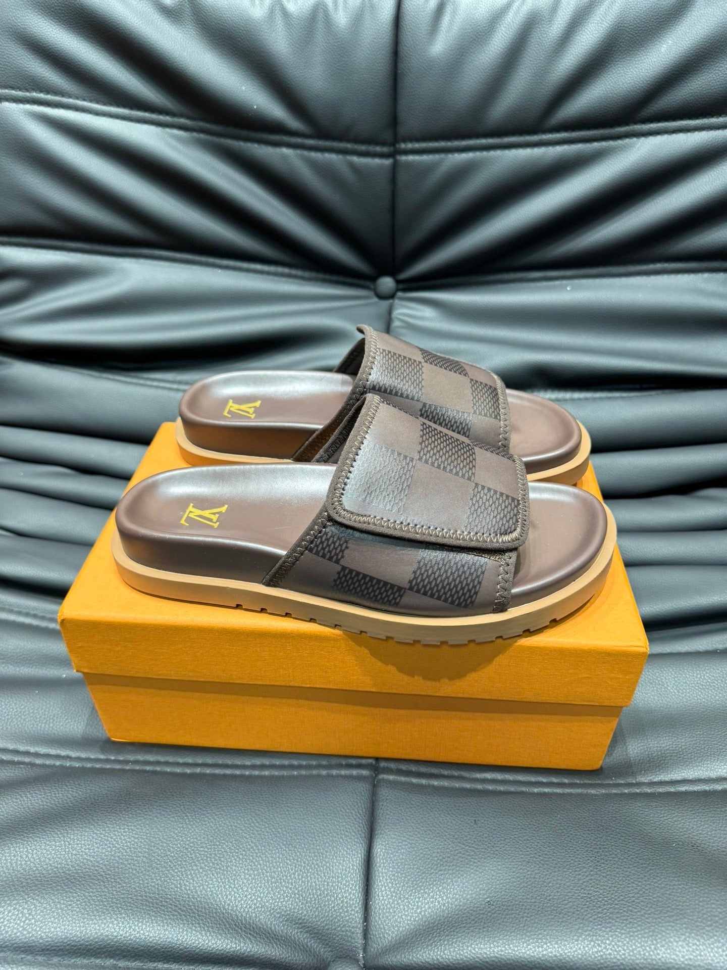 LVE SLIDERS MEN (pre-order)