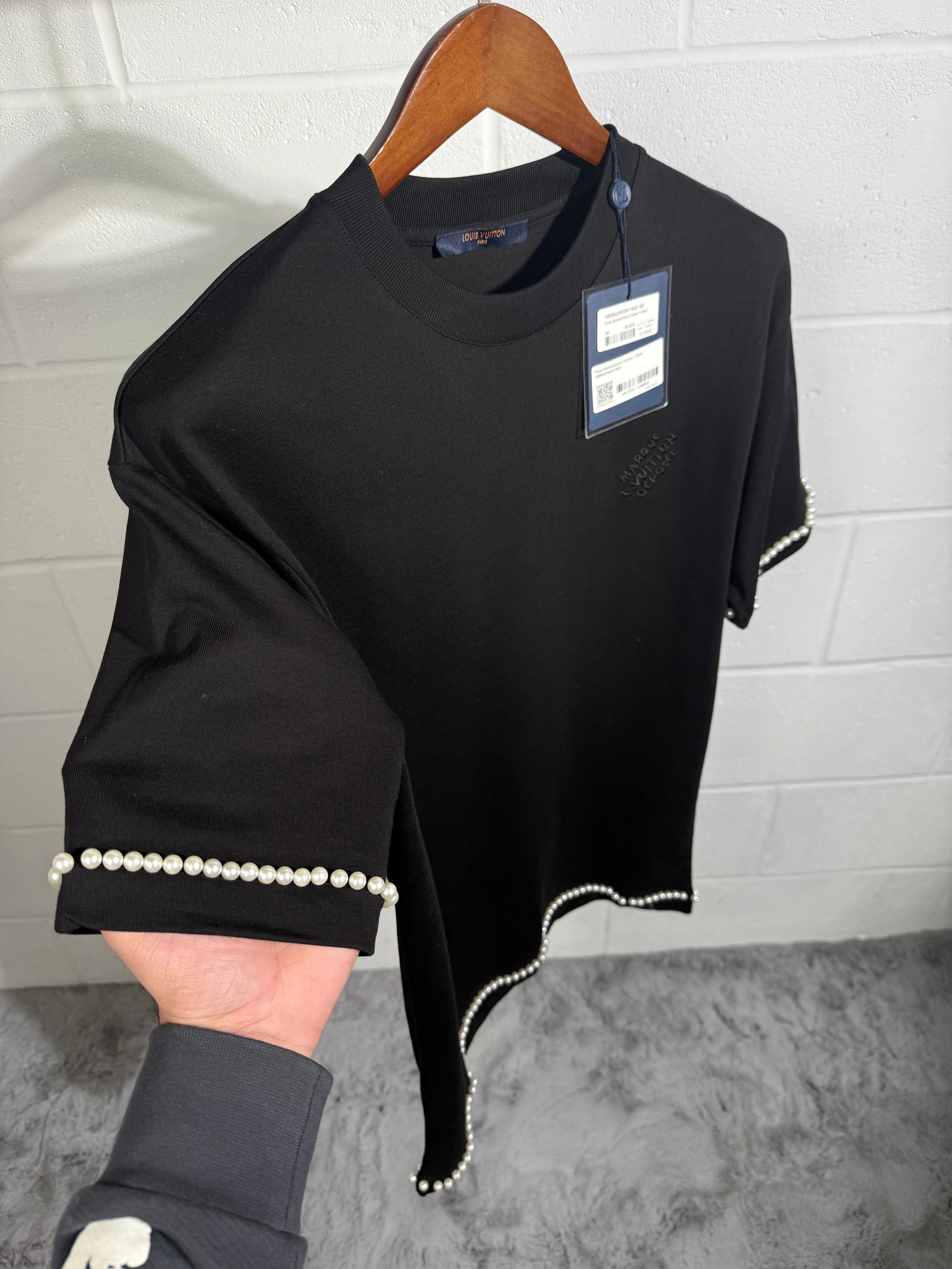 LV pearls tee black