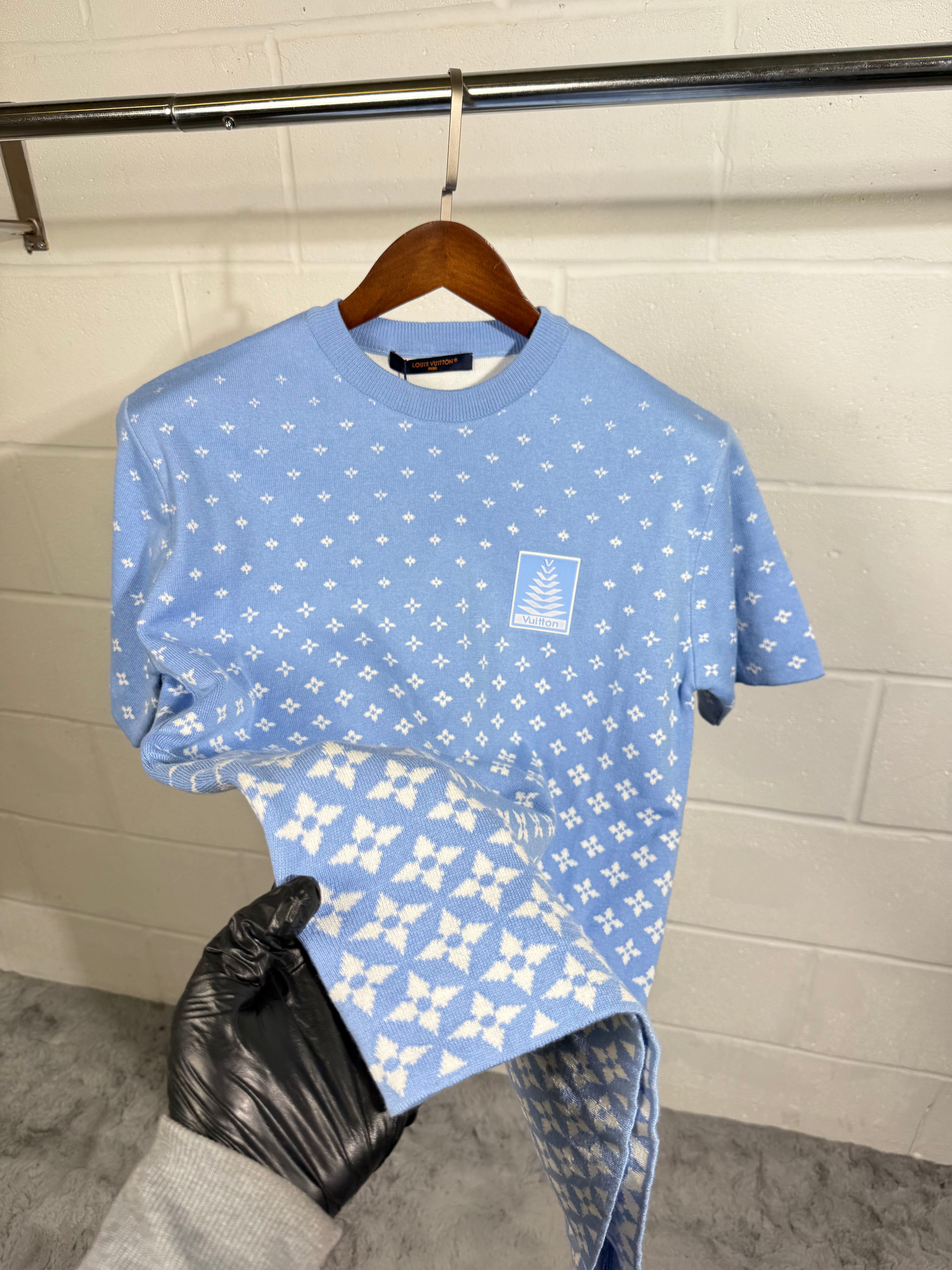 LVE KNITTED TEE BABY BLUE