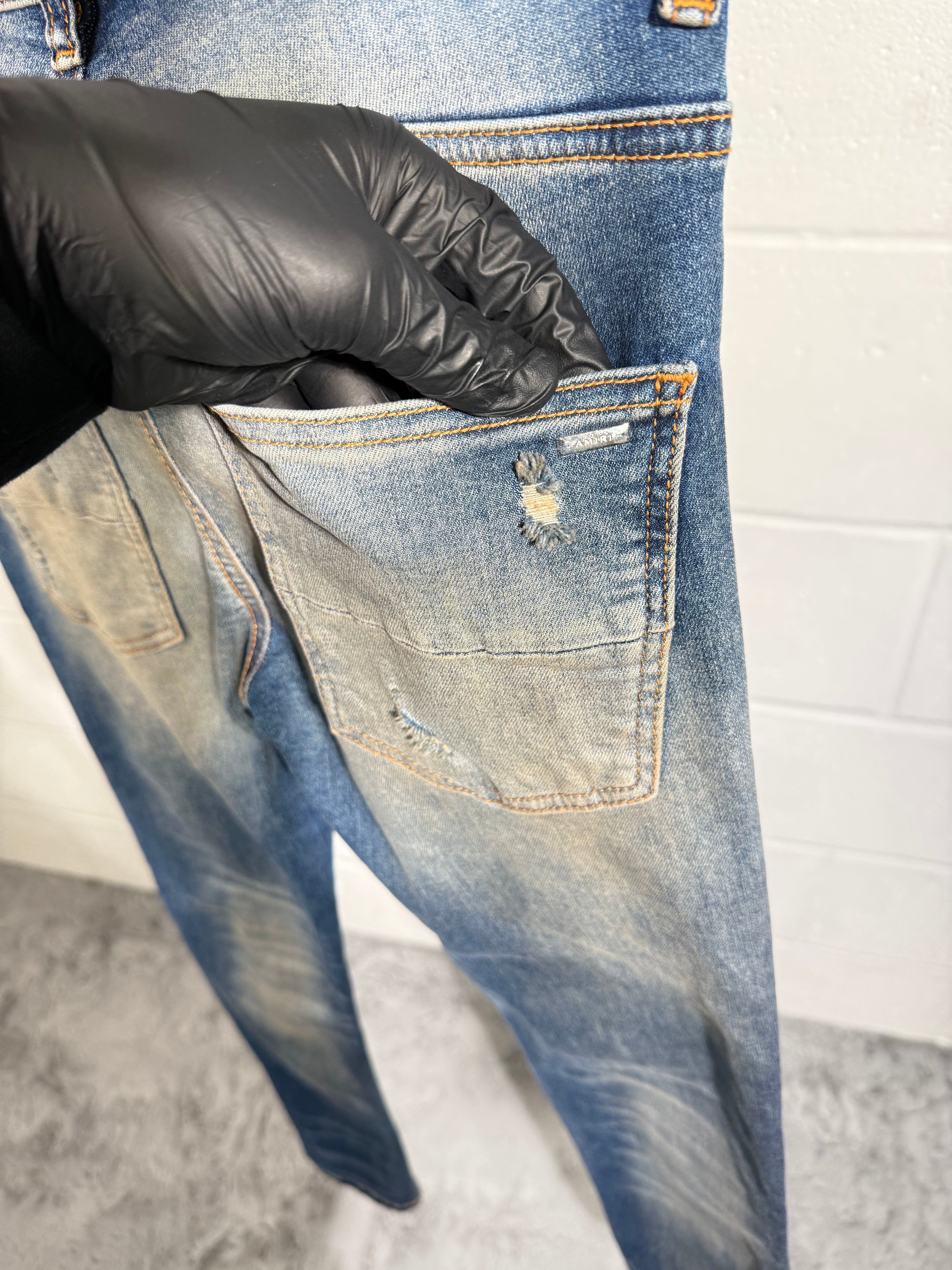 AMIR ripped jeans