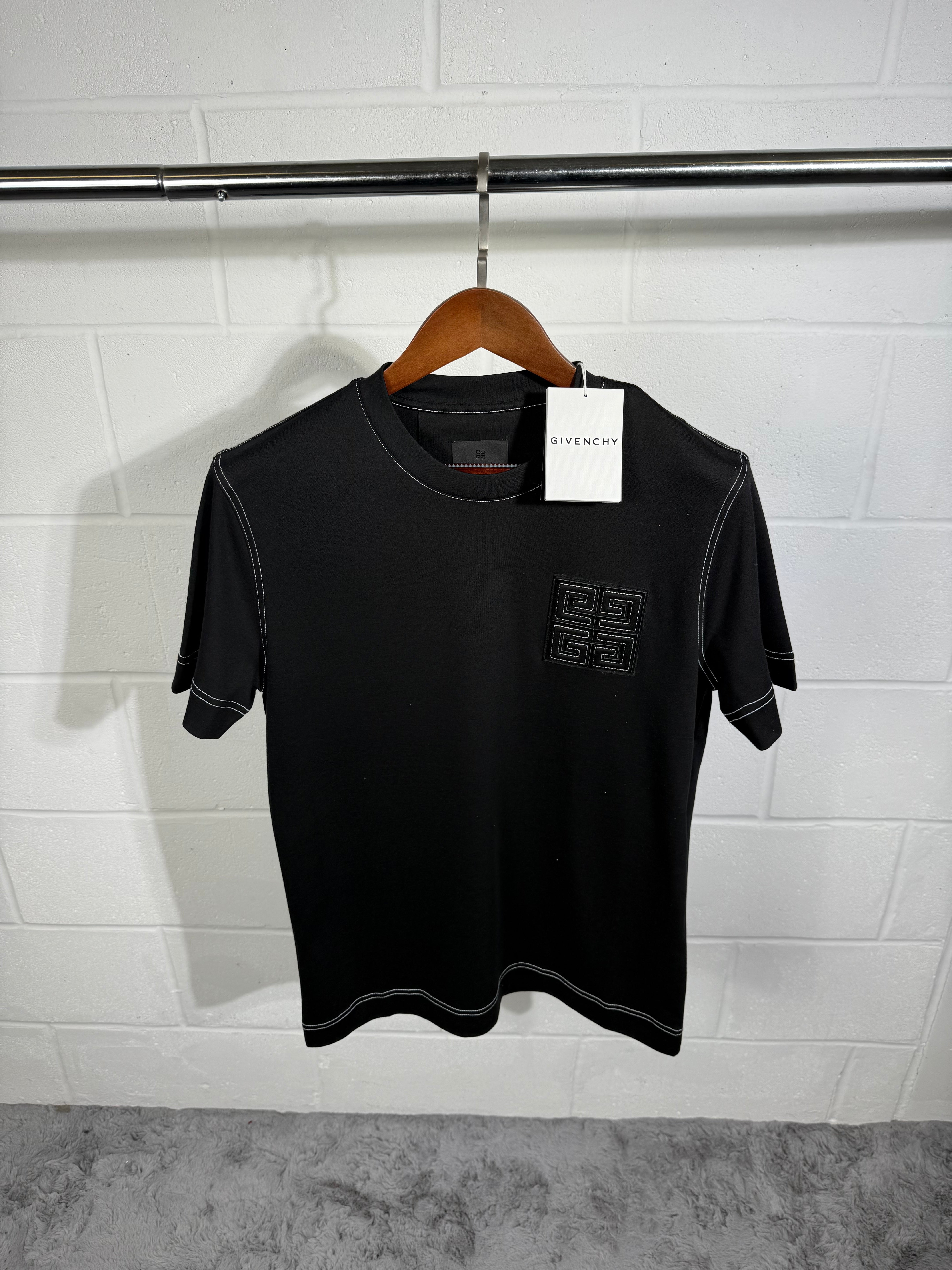 GVNCHY BLACK T SHIRT