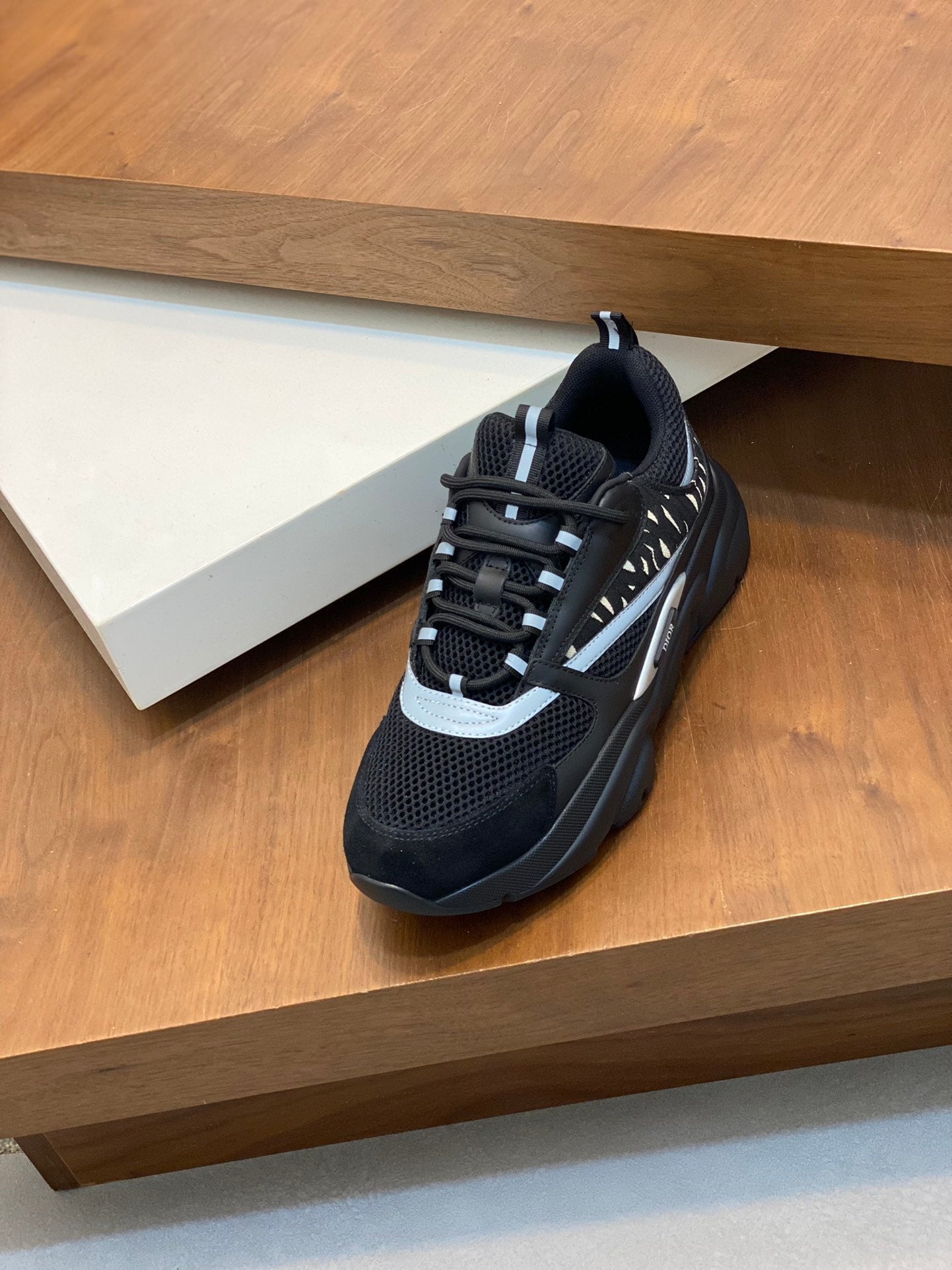 B22 REFLECTIVE (pre-order)