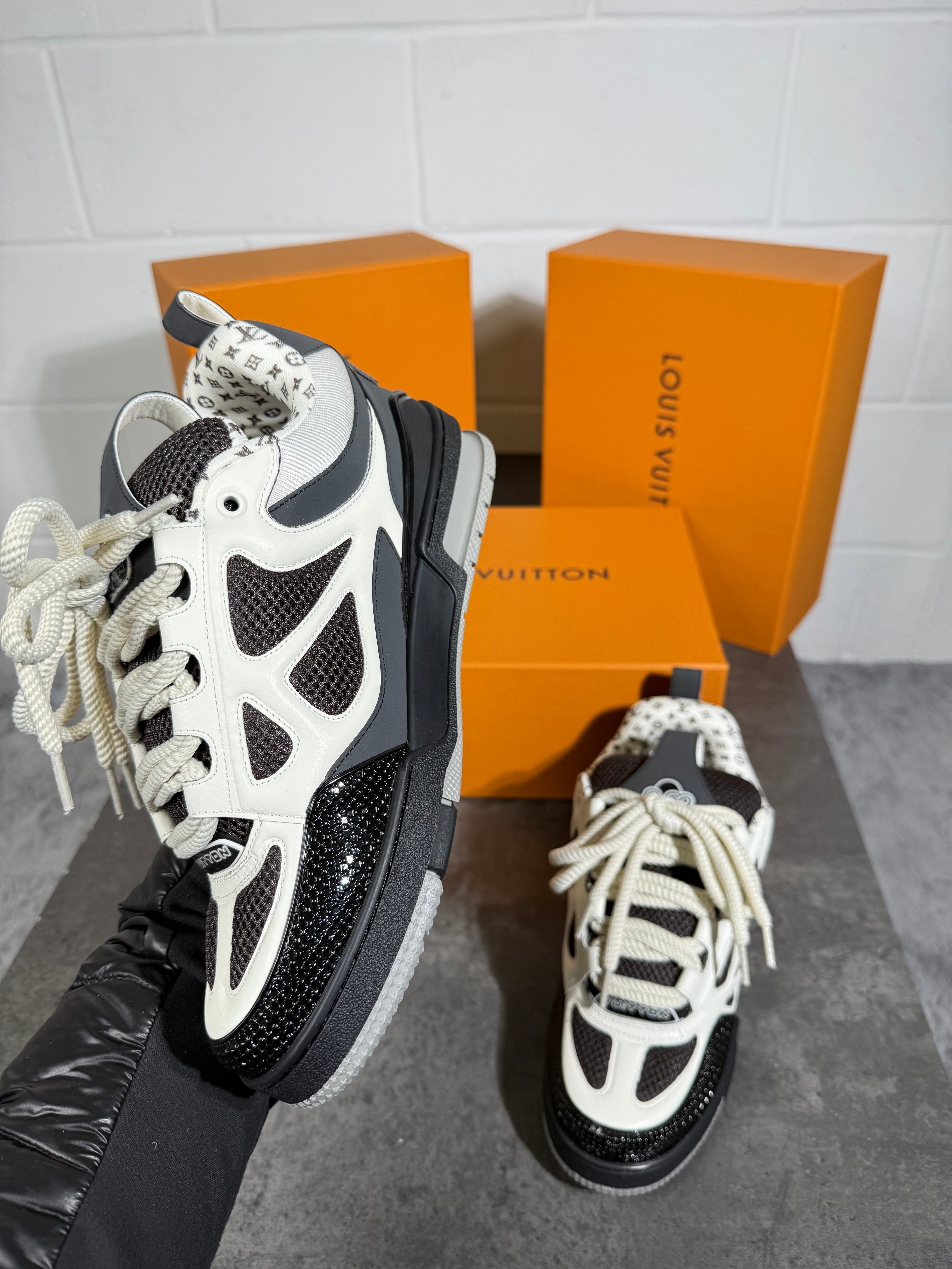 LV skates white & grey