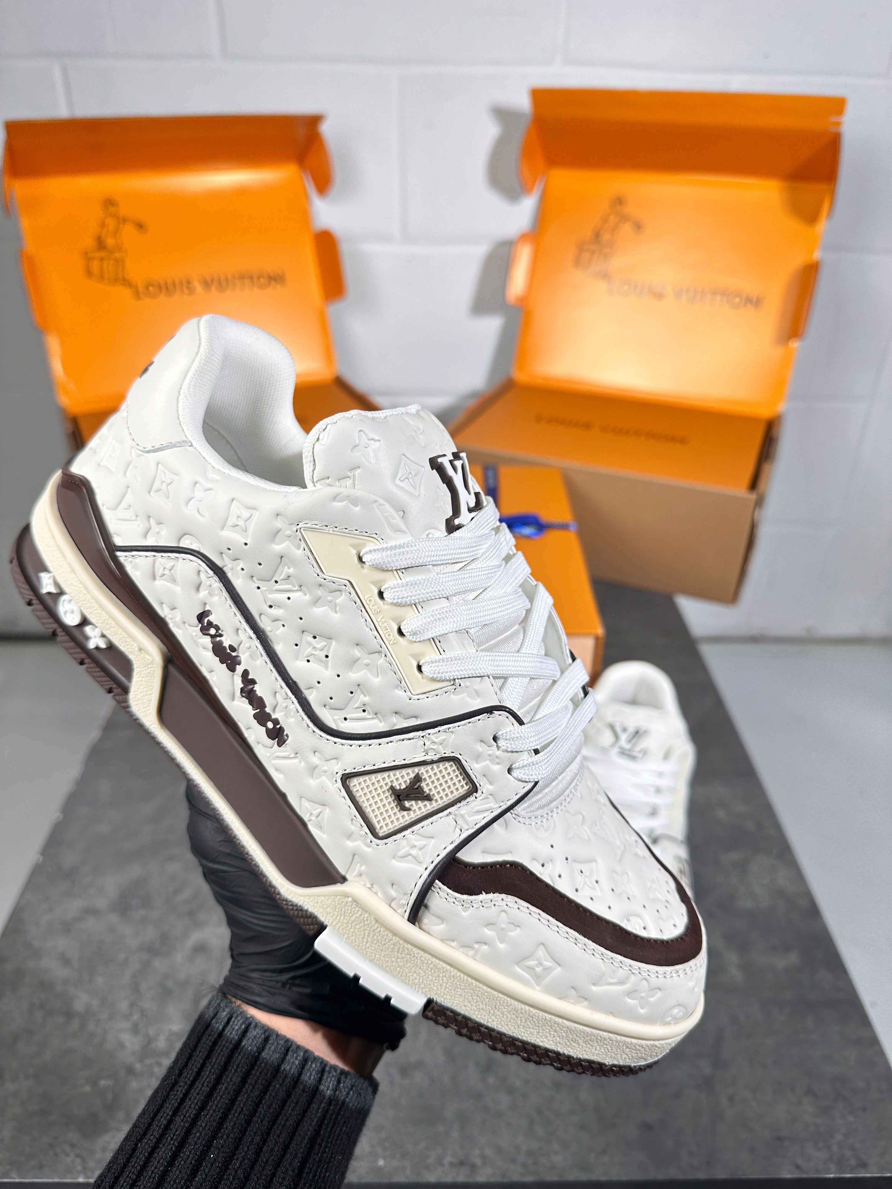 Louis Vuitton trainers white n brown