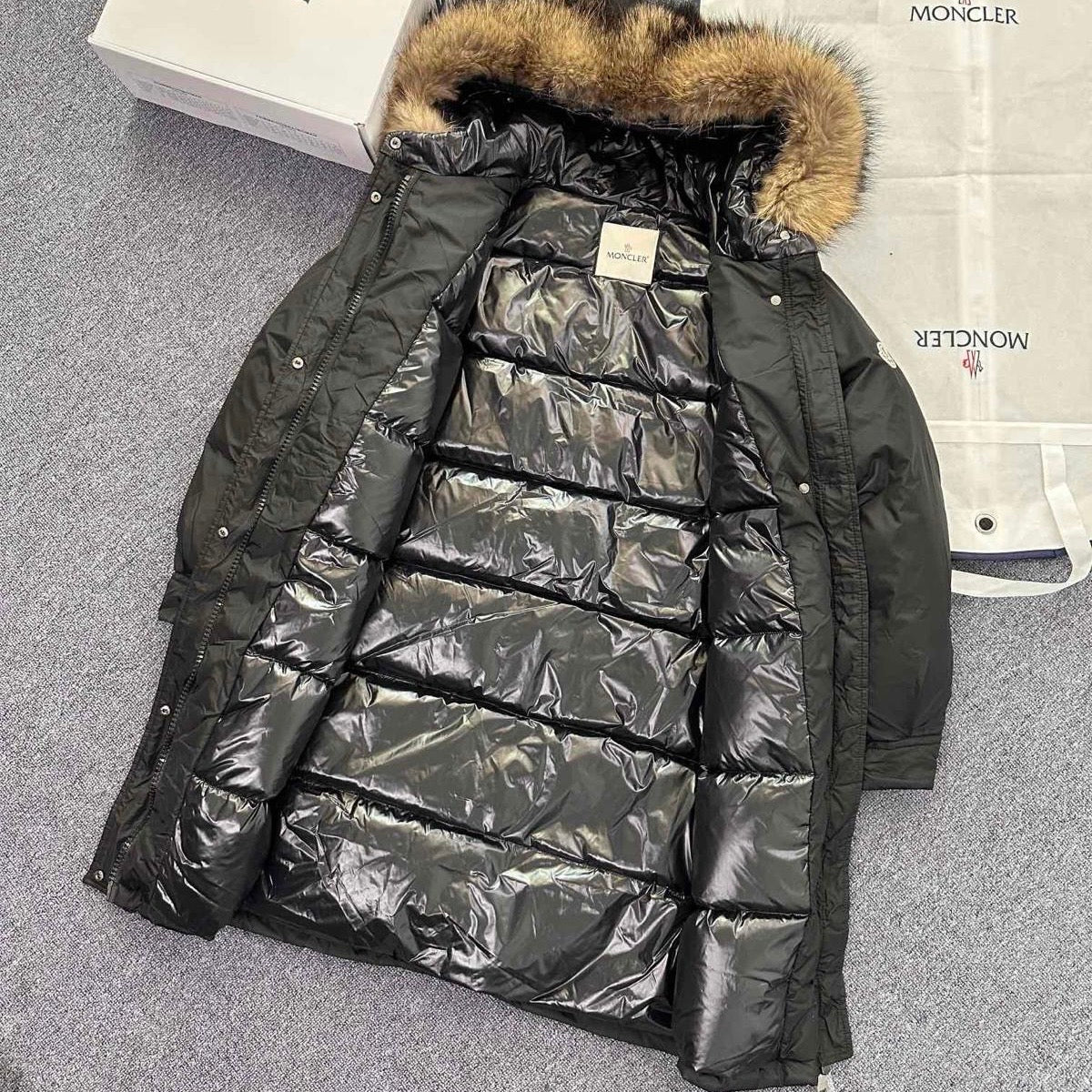 (PRE-ORDER) MONCLER - WOMENS COAT WITH FUR - BLACK