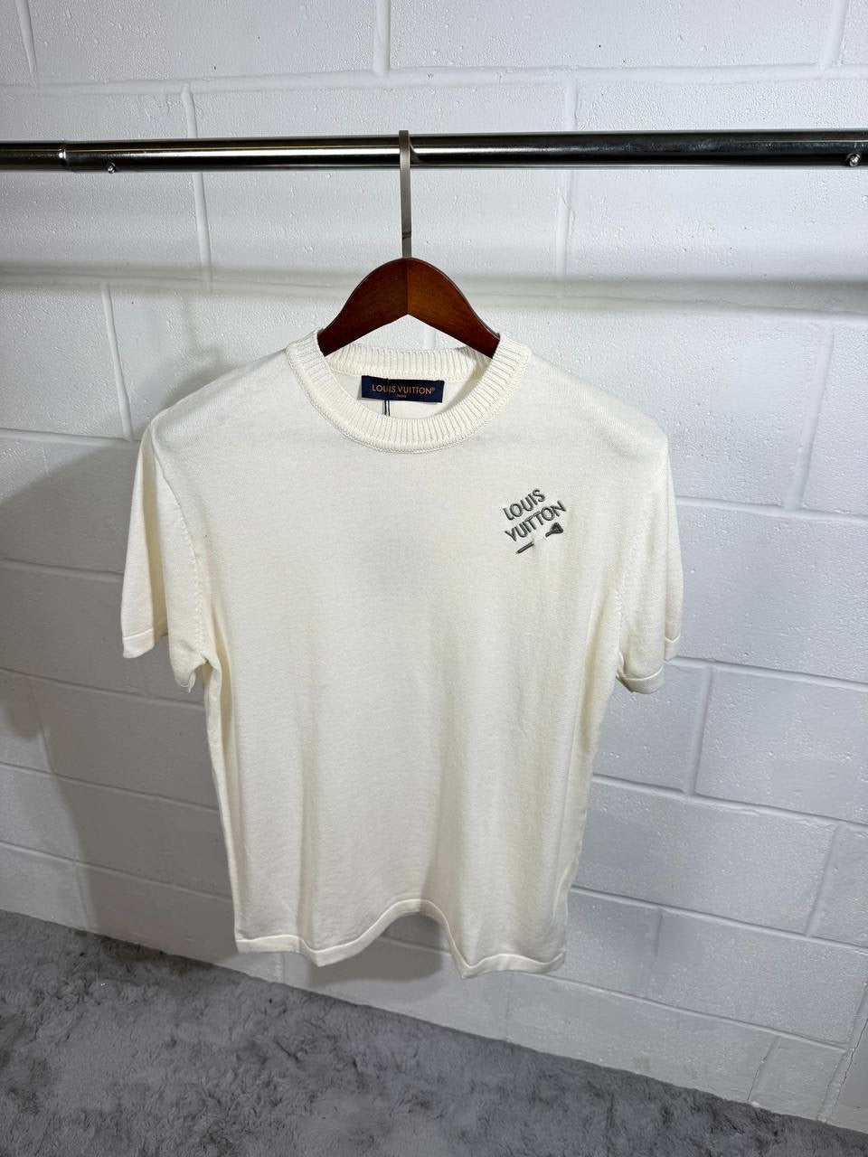 LVE pin Tshirt White