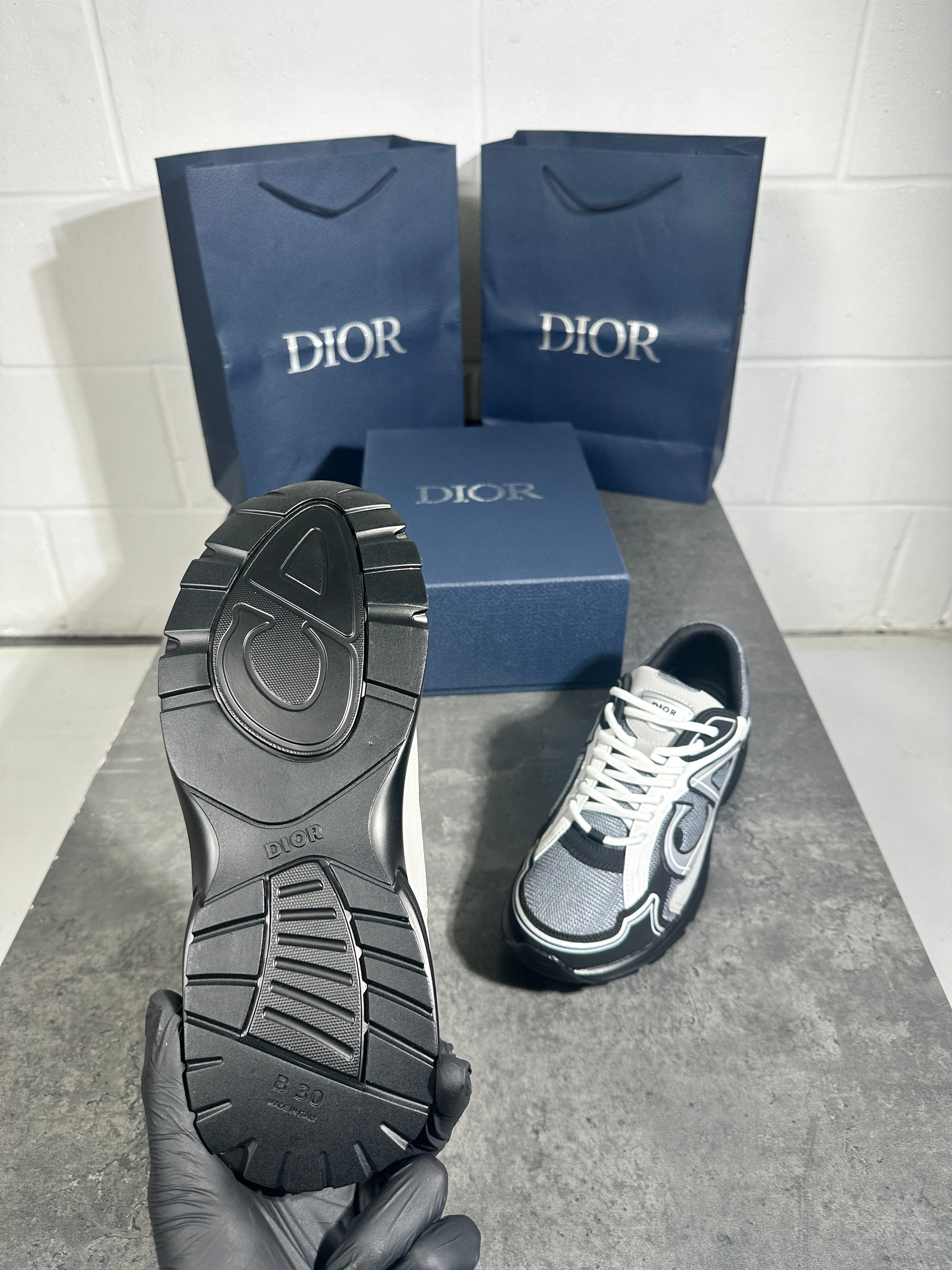 (pre-order)Dior b30 - grey n black