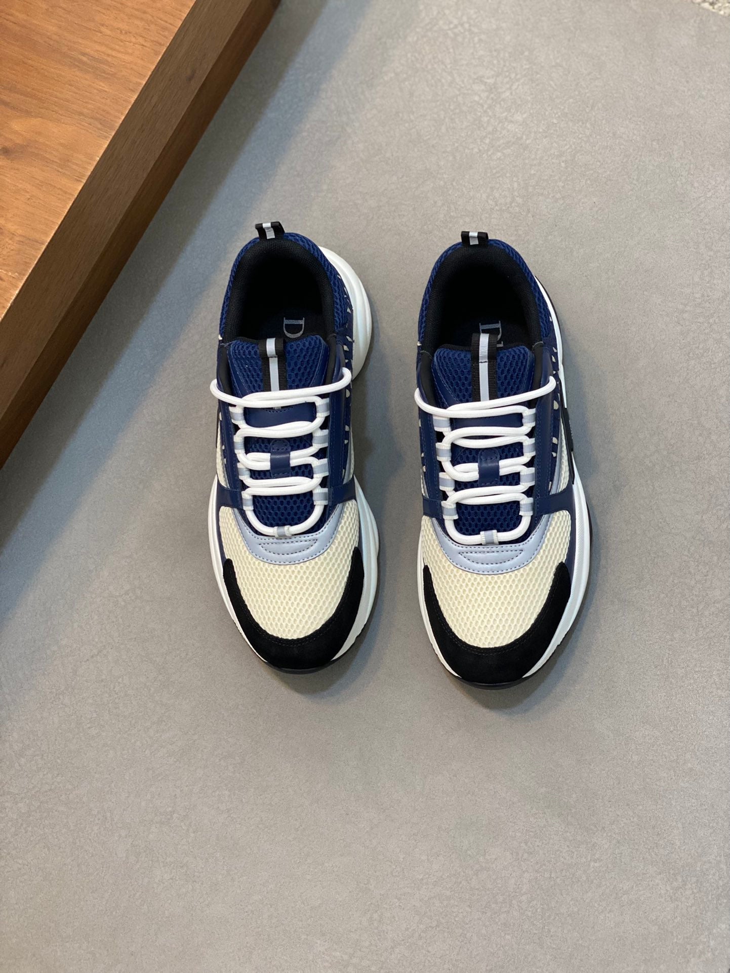B22 REFLECTIVE (pre-order)