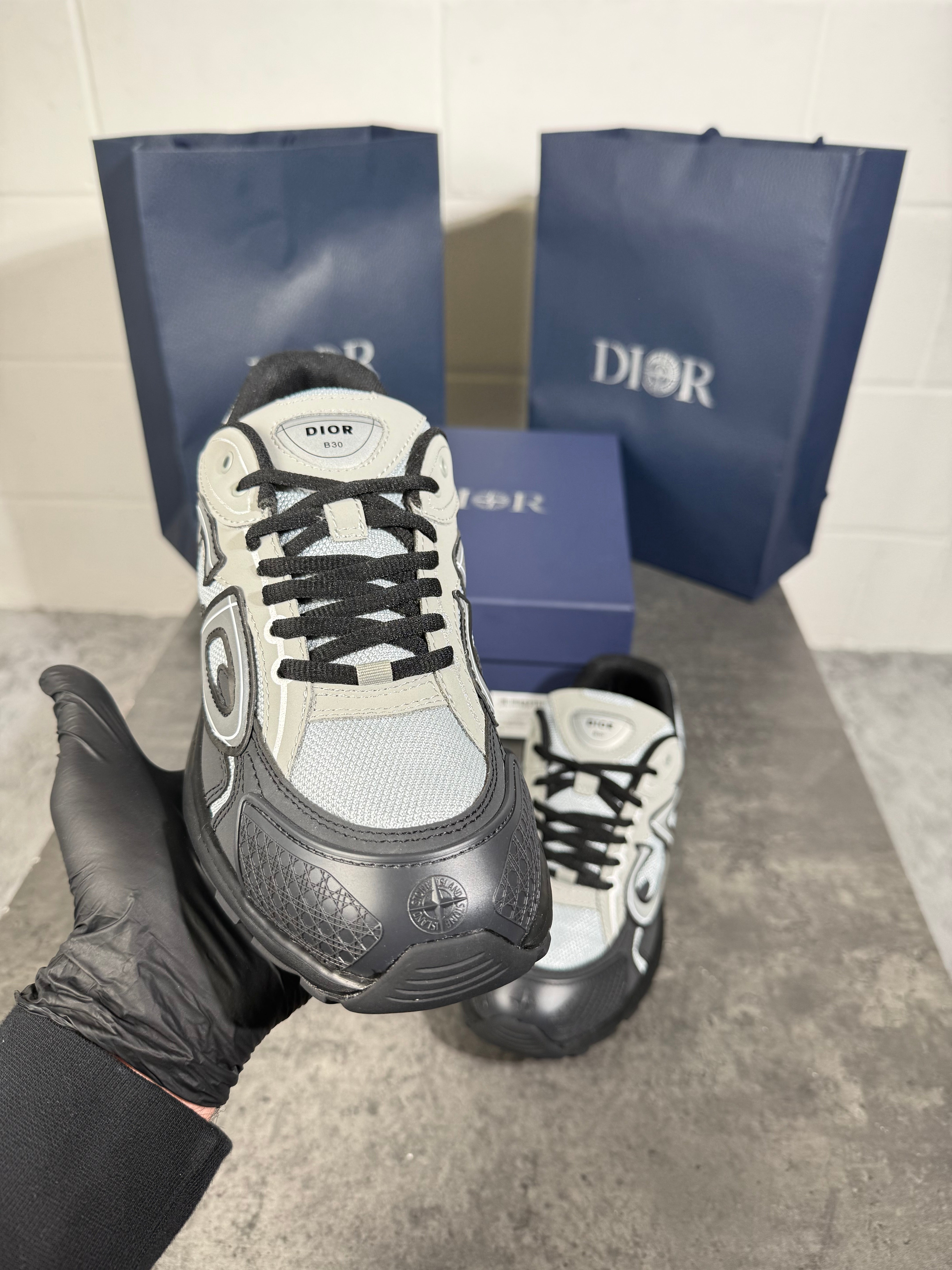 SI x B30 grey n black