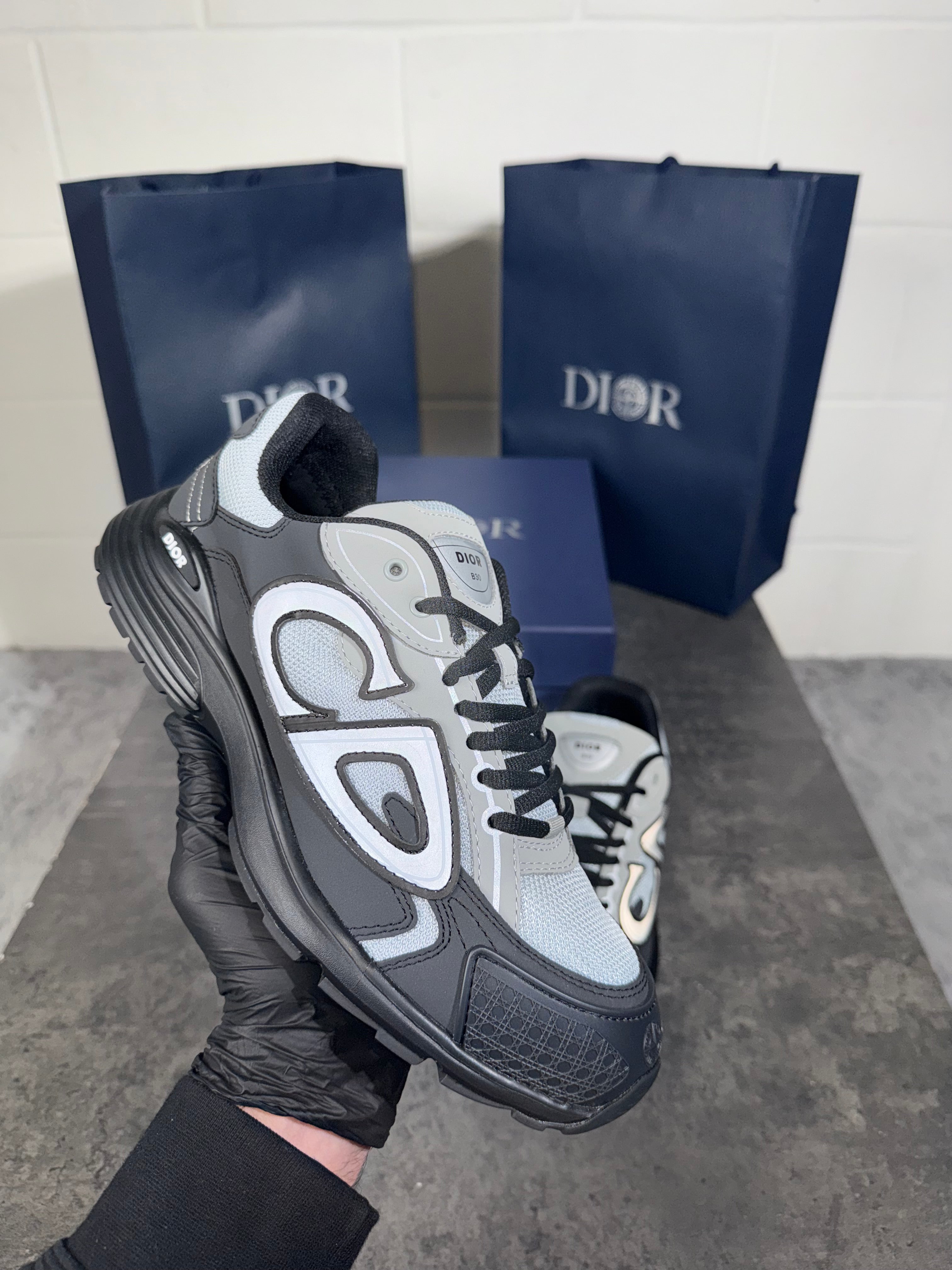 SI x B30 grey n black