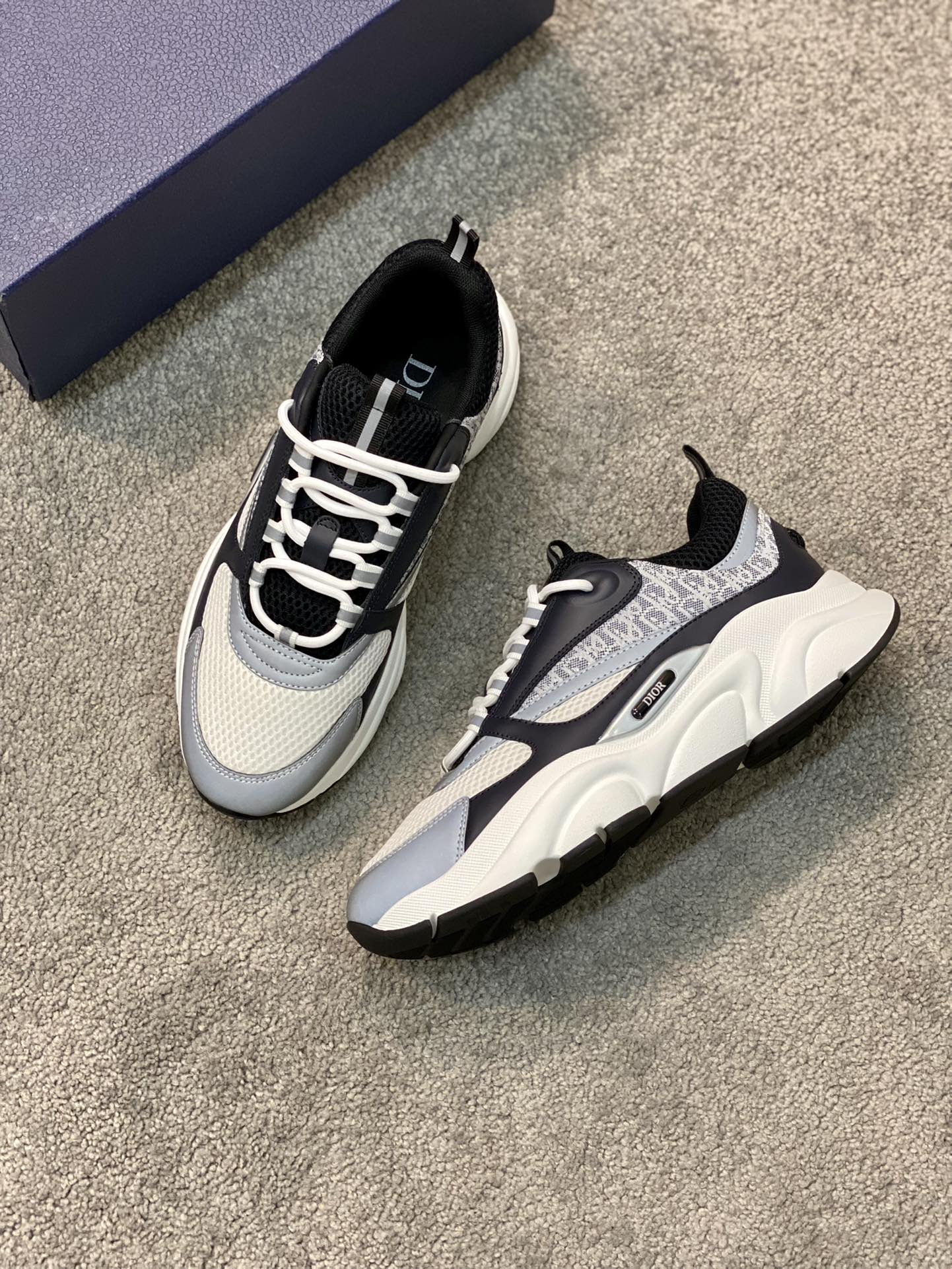B22 REFLECTIVE (pre-order)
