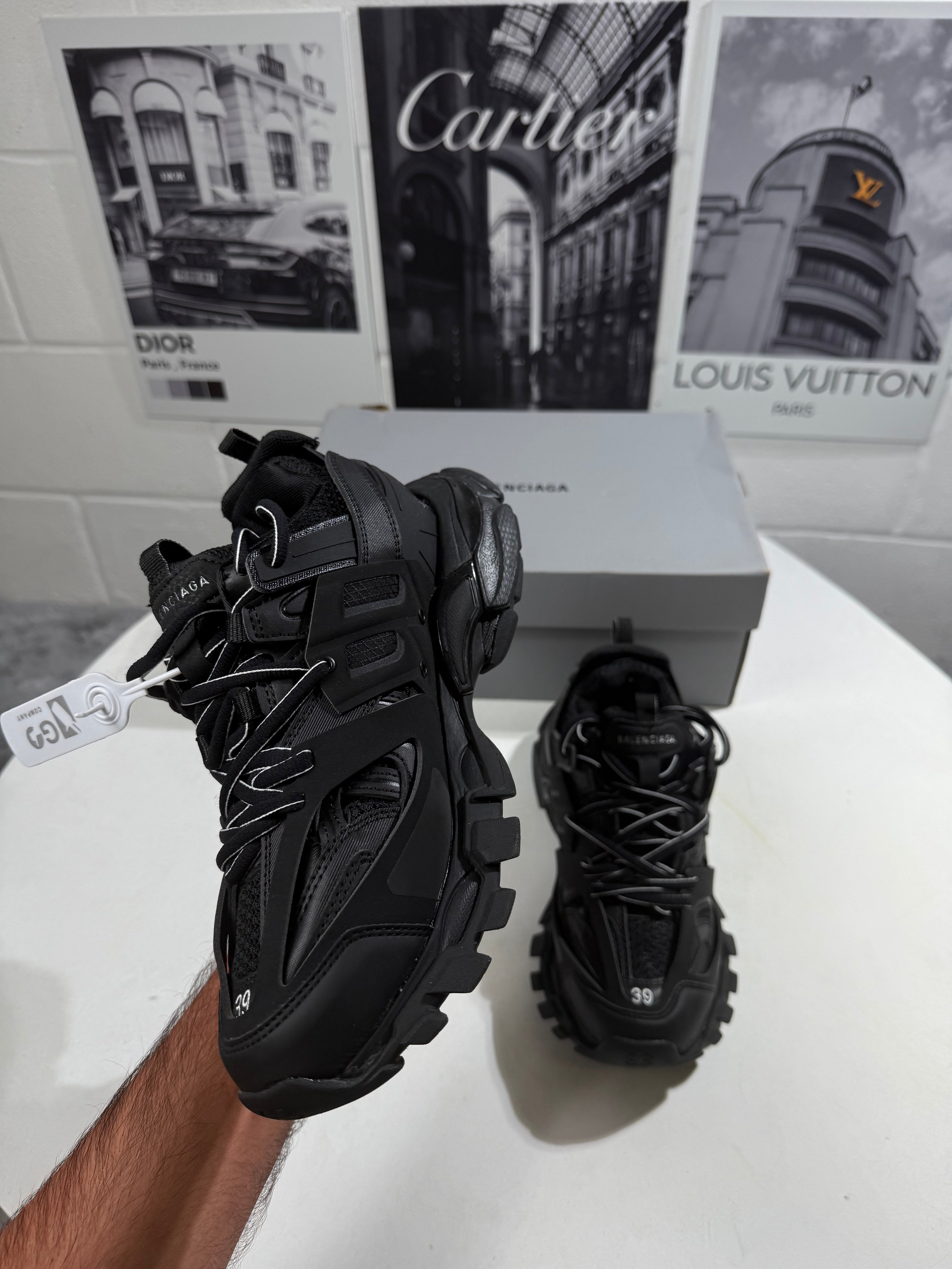 Bal tracks triple black