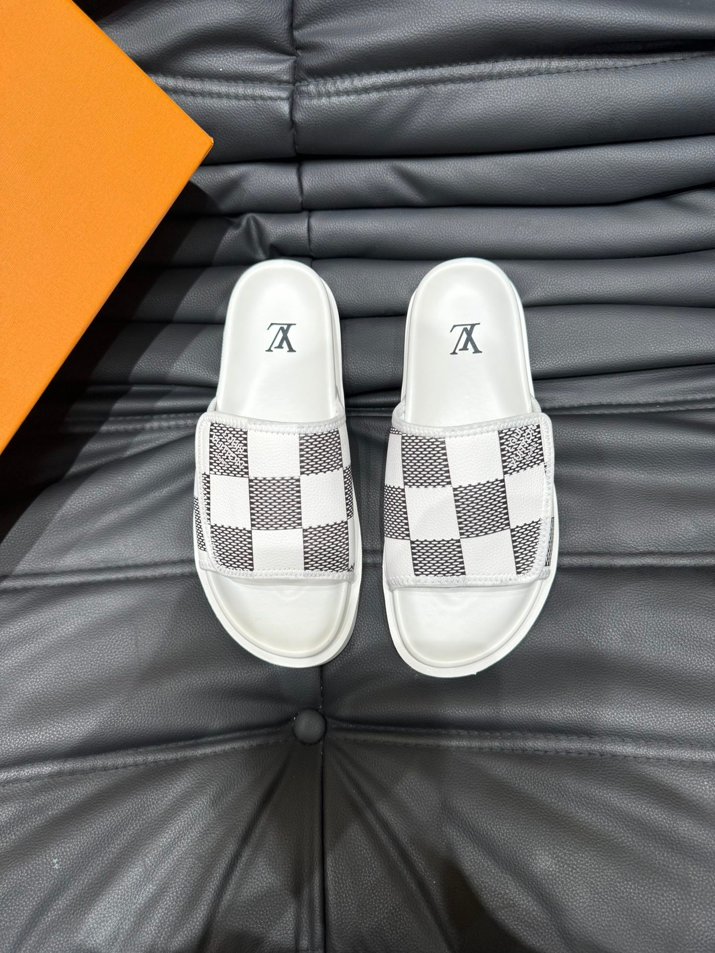 LVE SLIDERS MEN (pre-order)