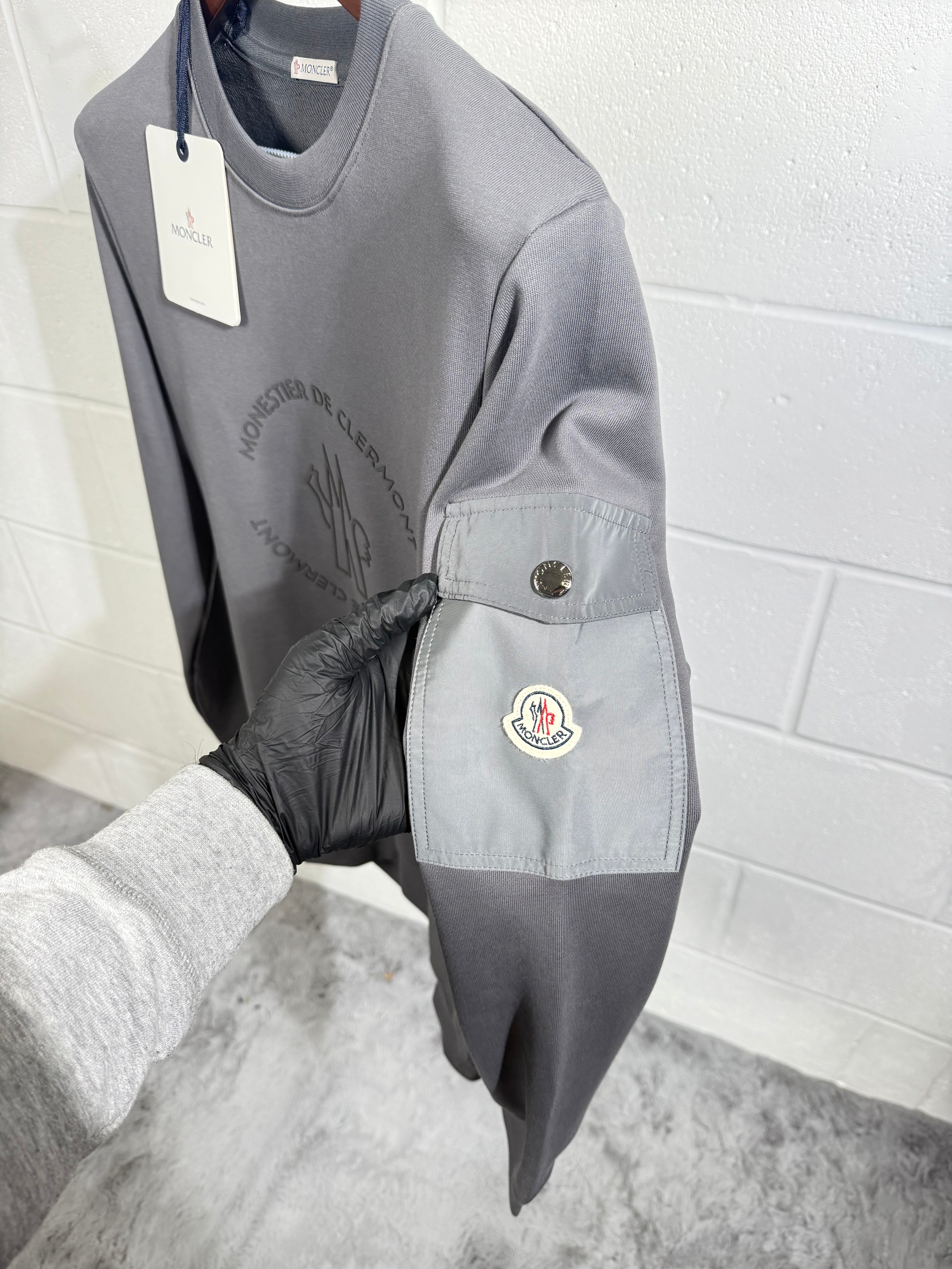 Mnclr sweater pocket logo grey