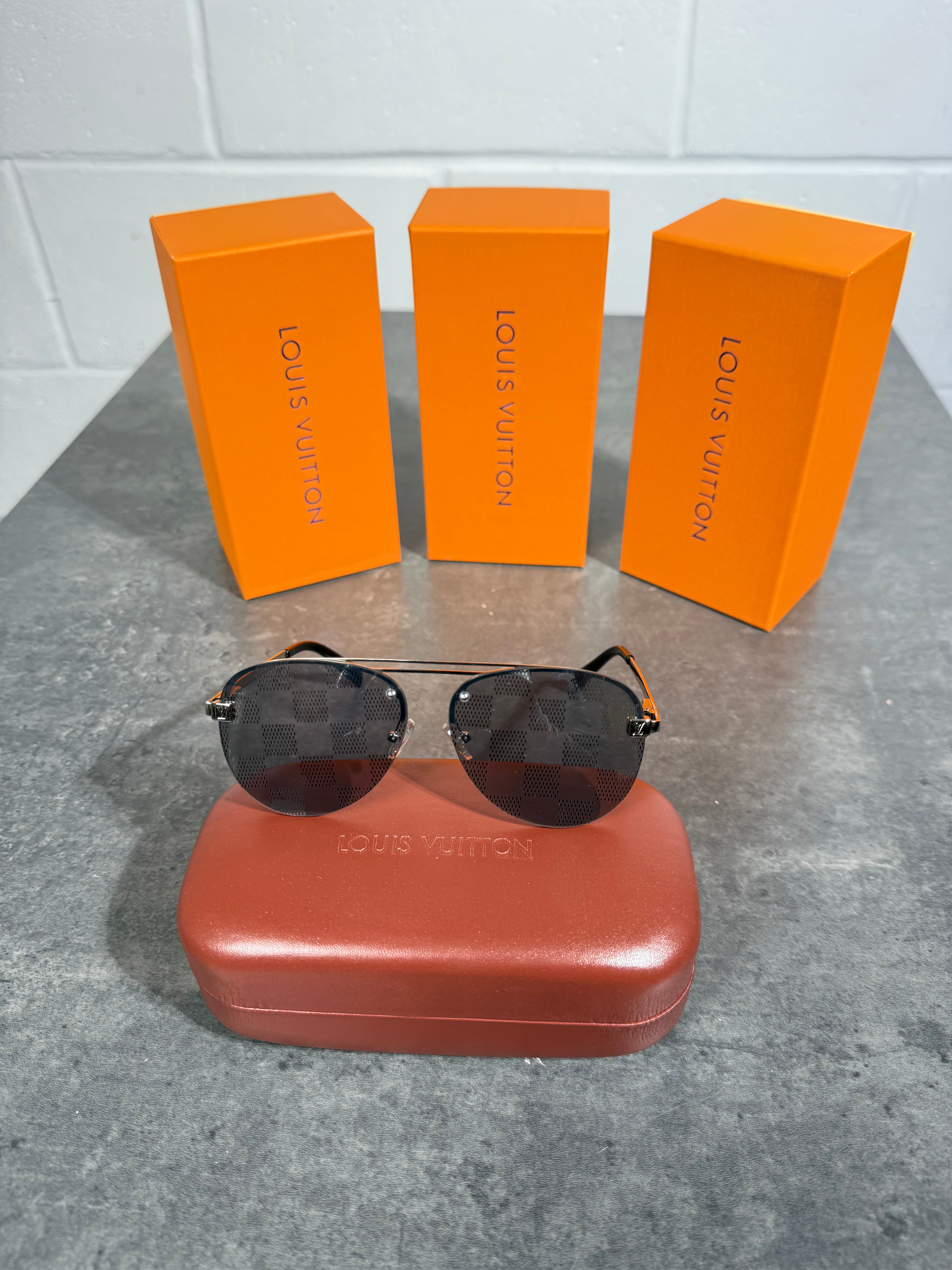 LVE glasses gold