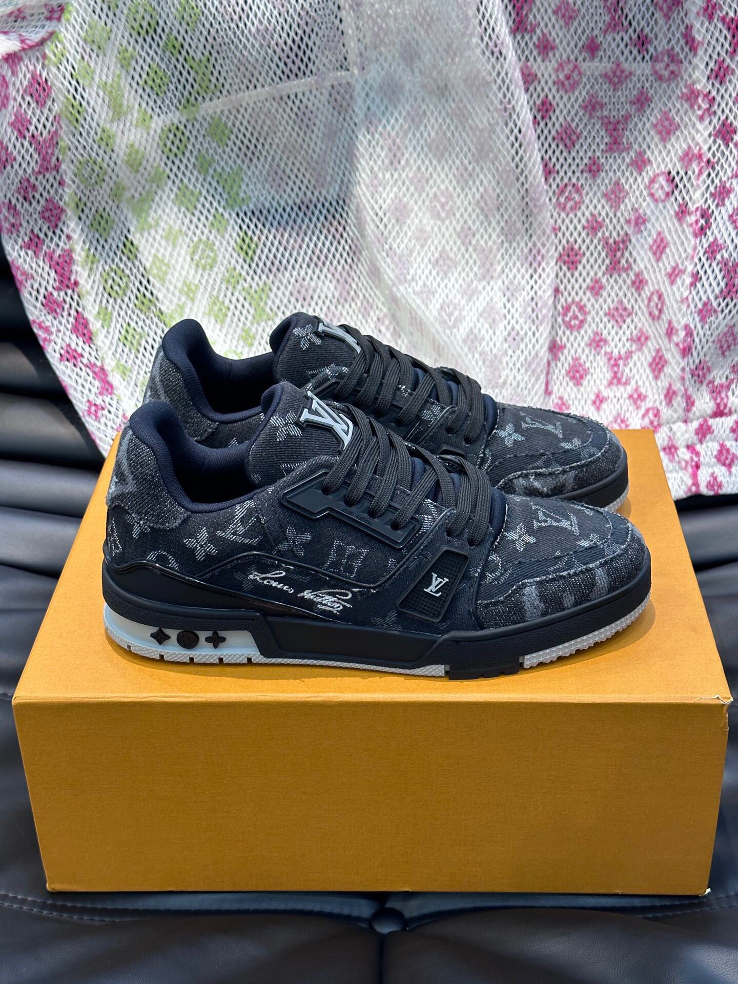 LVE TRAINERS BLACK (pre-order)